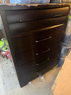 Modern Tall 5-Drawer Dresser – Cherry Finish