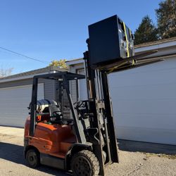 1996 Forklift Toyota 6feet High, Works Perfect