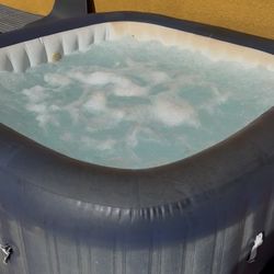 Hot tub 