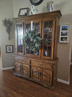China Cabinet.   Great condition.   Perfect for project-coffee bar