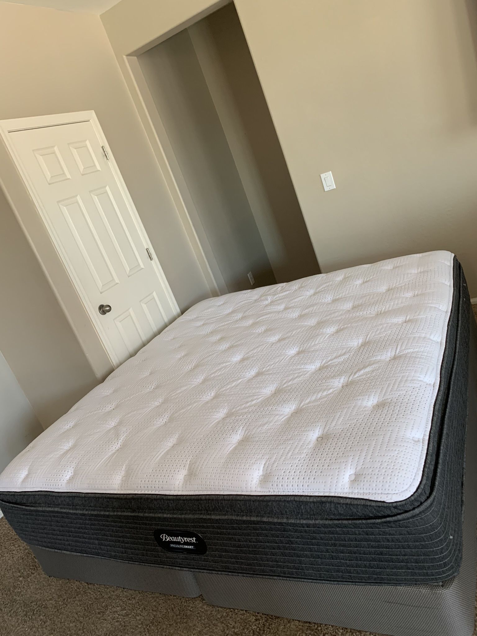 KING MATTRESS BEAUTYREST PRESSURESMART AND FREE BOX SPRINGS 