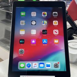 Great Condition Apple Ipad Air, Unlocked, 9.7 inch screen, Comes With Charging Cable