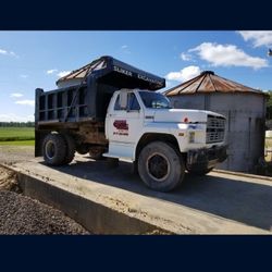 1985 Ford F700 Dump Truck
