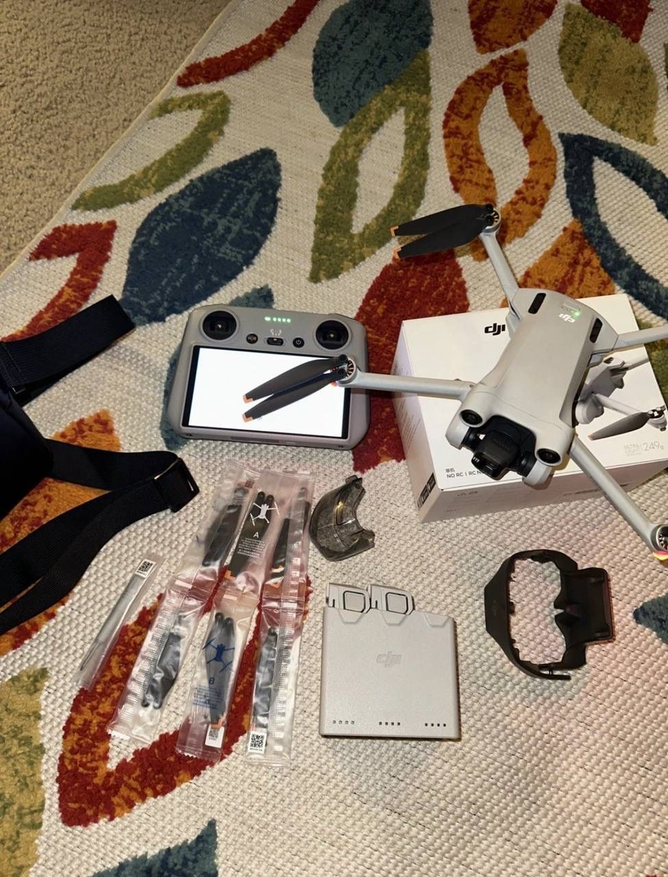 DJI Mini 3 Pro Fly More Vlogger Combo (DJI RC ) Drone 4k With 3 Batteries Bag