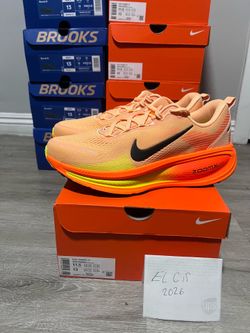 Nike Vomeros Orange chalk black Volt