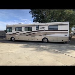 2005 Freightliner Fleetwood