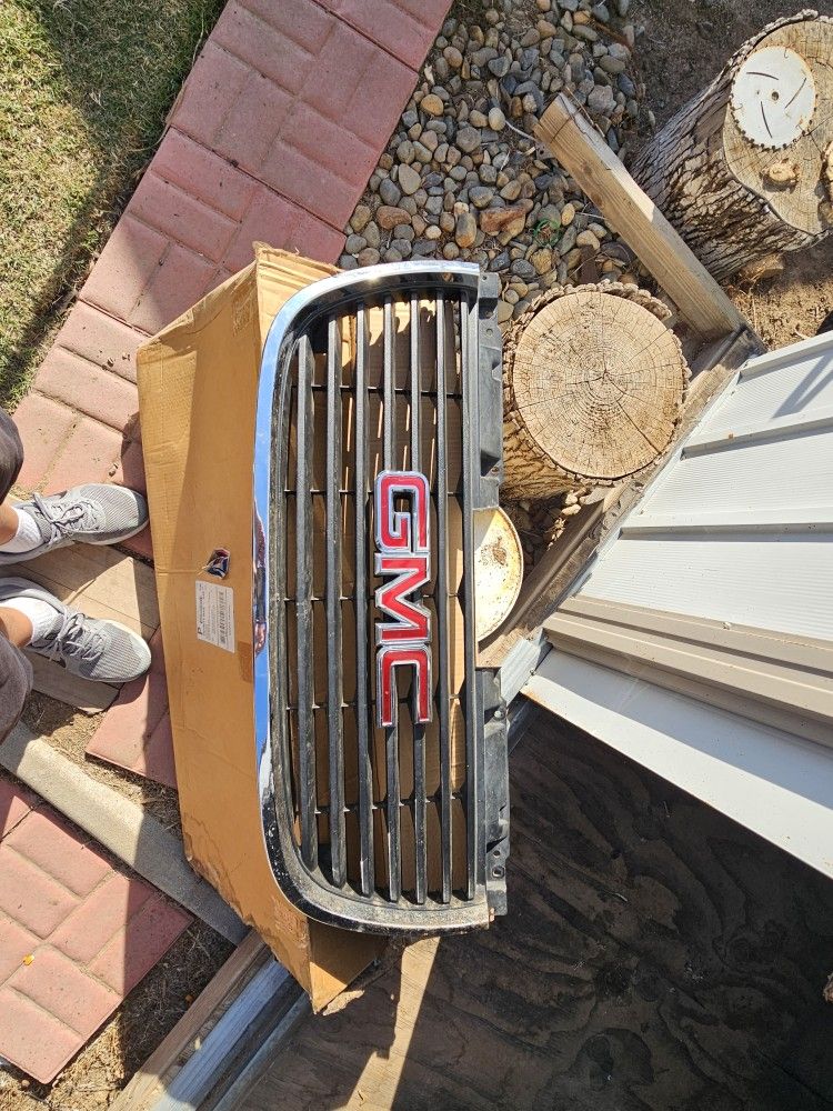 2011 Gmc Yukon Grill