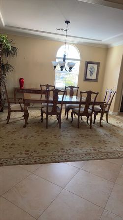 Dining room table with 6 chairs
