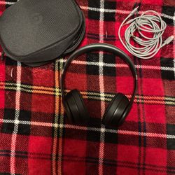 Beats Solo 4 - Wireless Bluetooth On-Ear Headphones - Matte Black