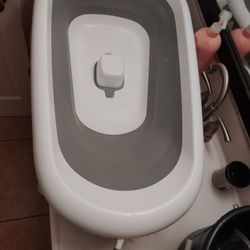OXO baby bathtub