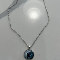 Beautiful Silver Tone Necklace.