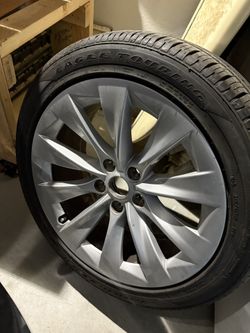 Tesla Model S wheels 4 OEM 19” wheels and tires