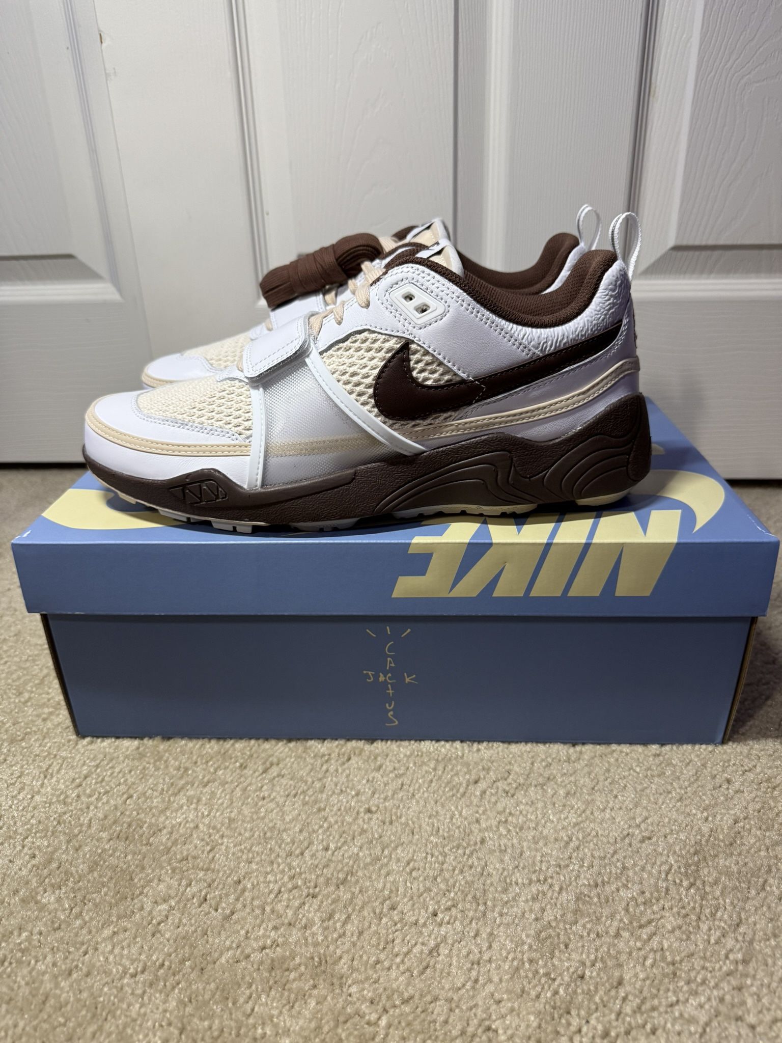 Nike Travis Scott Zoom Field Jaxx White Chocolate Mocha