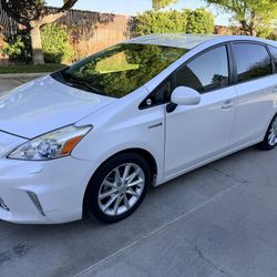 2013 Toyota Prius V FIVE 
