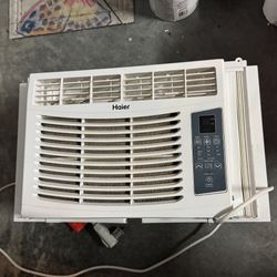 Window Unit Air Conditioner 