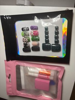 Press on nails