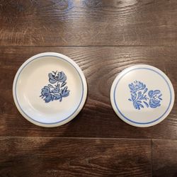 1 Pfaltzgraff YORKTOWNE, Stoneware Bread Appetizer Dessert Plates 6-7/8 w with metal trivet good condition 