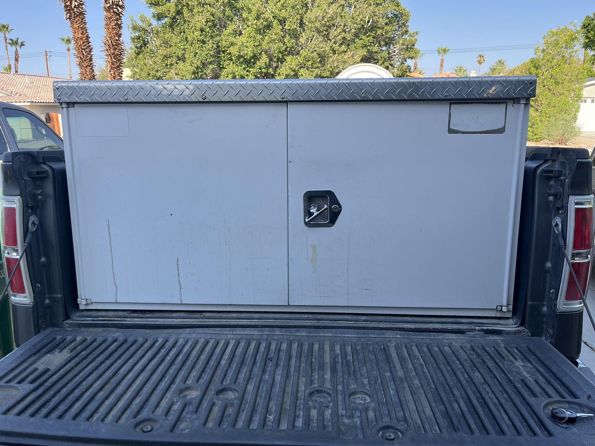 Must Go!!! Truck Bed Storage Box