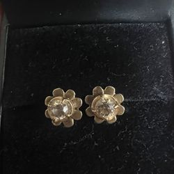 18k Solid Yellow Gold Ear Rings With .8cttw Natural Diamonds