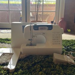 Brother Sewing and Quilting Machine--Like New!