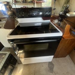 Frigidaire Smooth Top Oven Range 