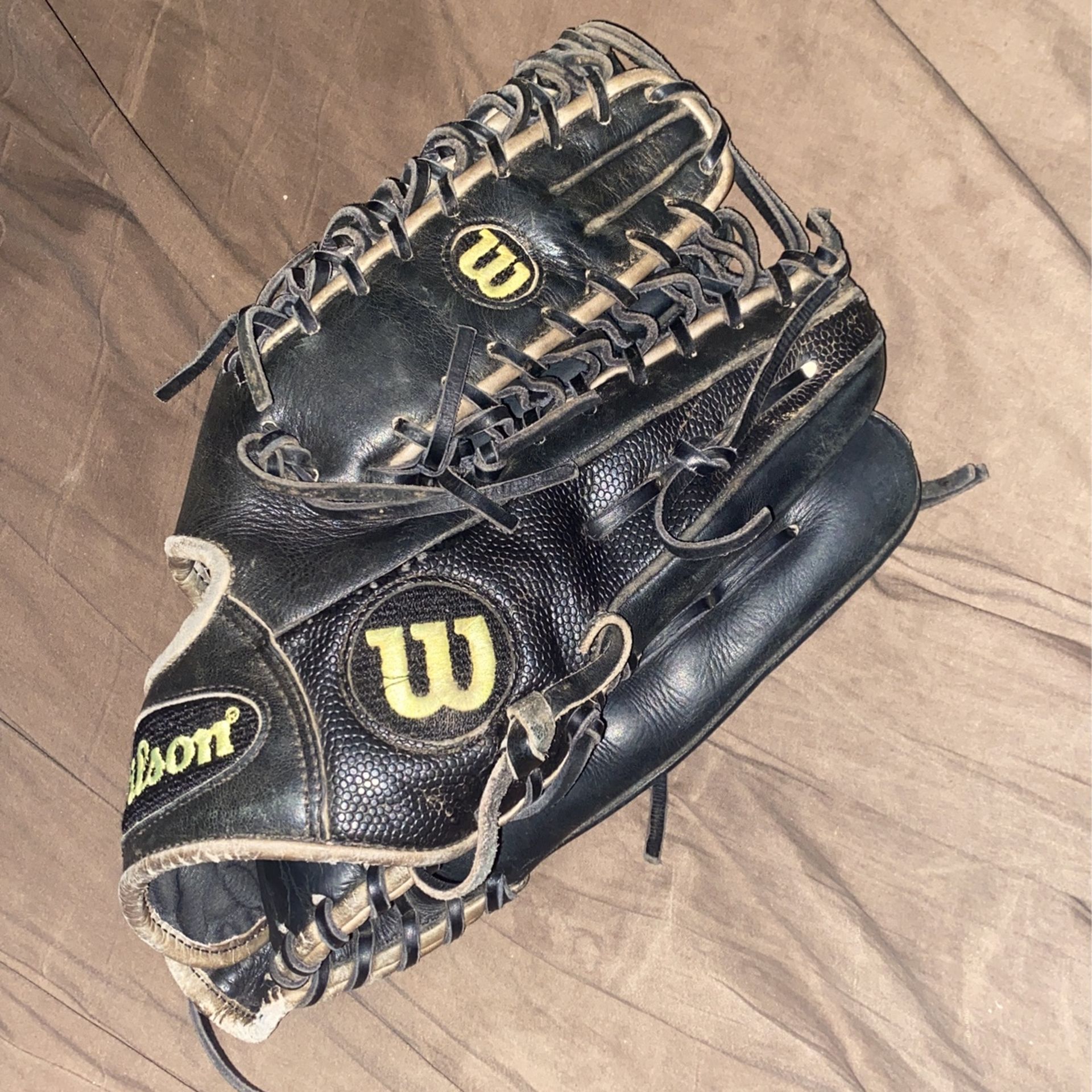 Wilson A2000 Outfield Glove 12.5 