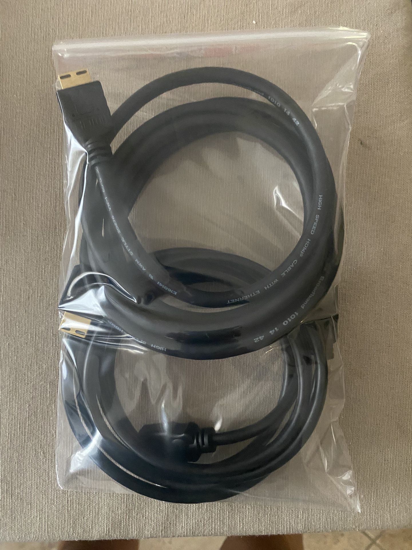 2 HDMI cords
