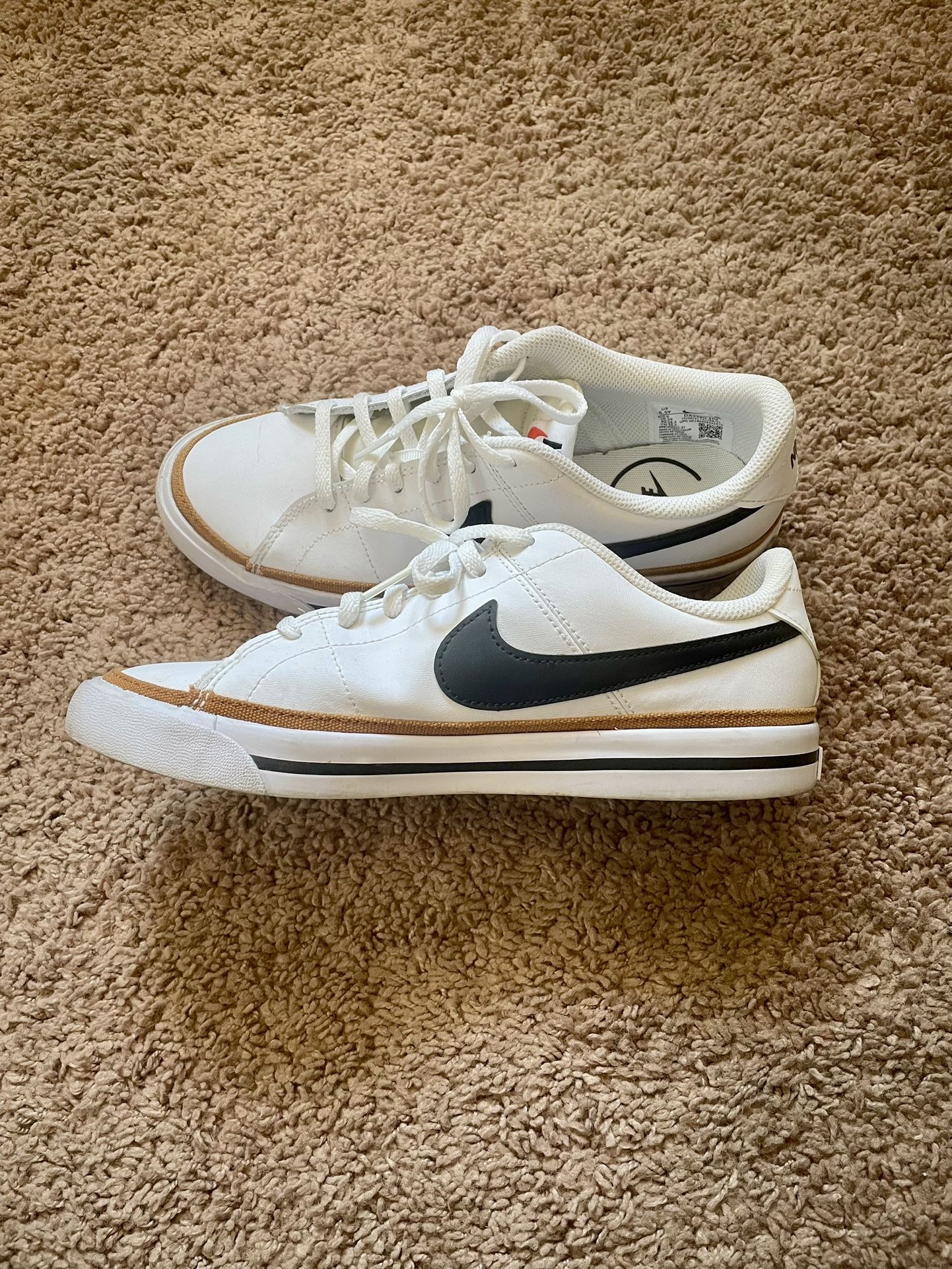 Nike Women’s Court Legacy Shoes Size 8.5