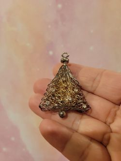 Vintage 1950s Wire Wrapped Christmas Tree Brooch/ Pendant  Intertwined Gold and Silver Wire With Rhinestones and Dangle Ball F8 