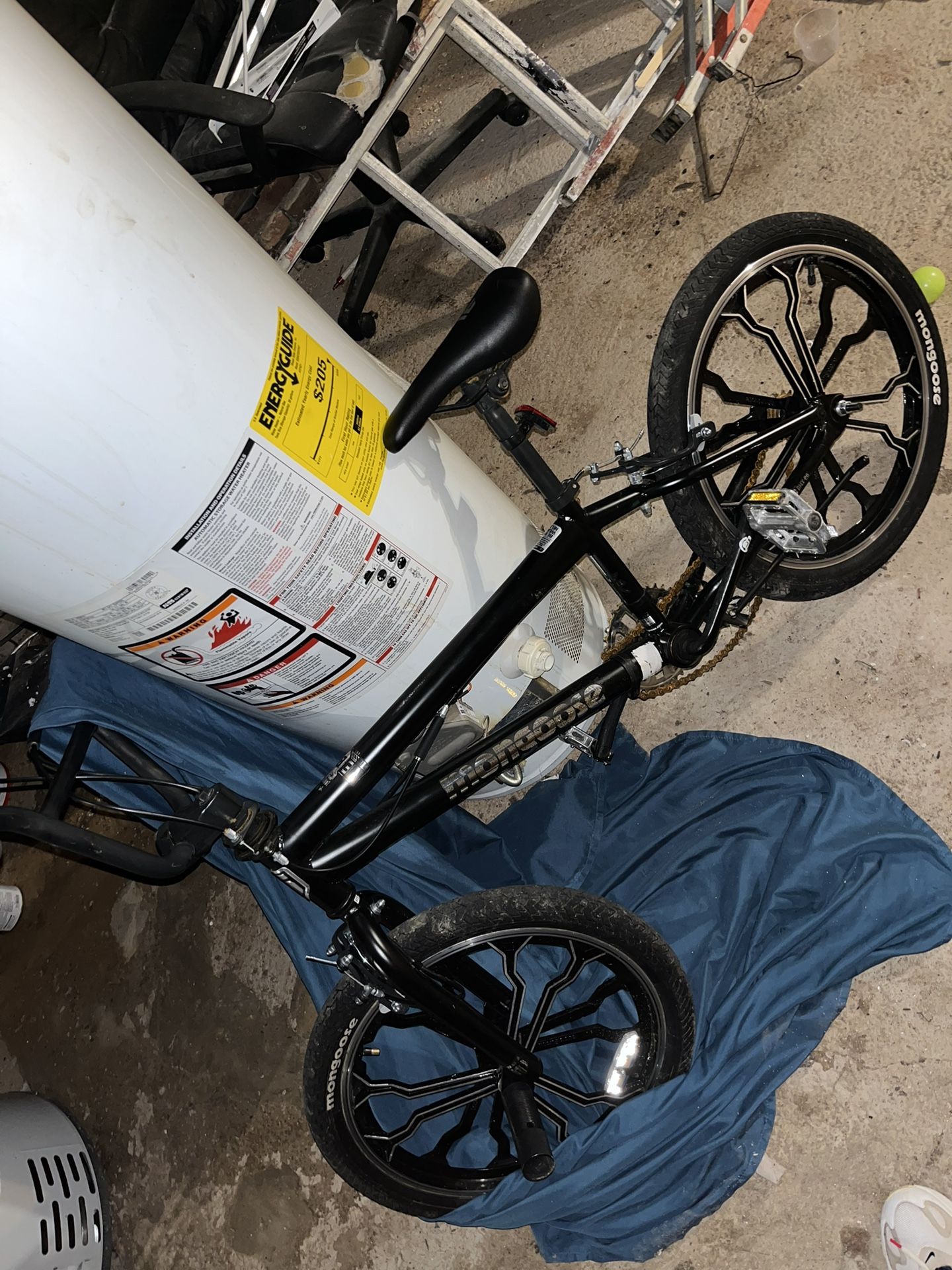 Mongoose Trick Bike Tricks On The Back Just Need A New Back Tire In Some Oil On Chain Perfect For A 10 To14 Bike