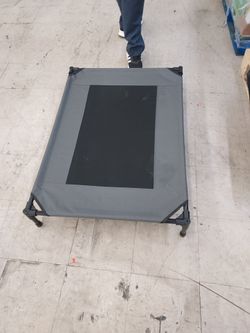 Elevated pet cot