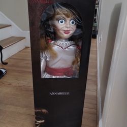 Annabelle Spirit 30" doll life size
Brand new. I removed her from the box in order to show her entirely in the listing. Excellent shape. (Conjuring) S