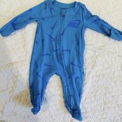 Newborn Nike 