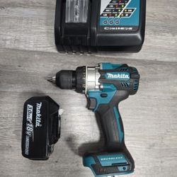 MAKITA 18V 5.0AH BATTERYS AND DUAL CHARGER PERFECT CONDITION