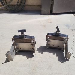 2 cannon swivels