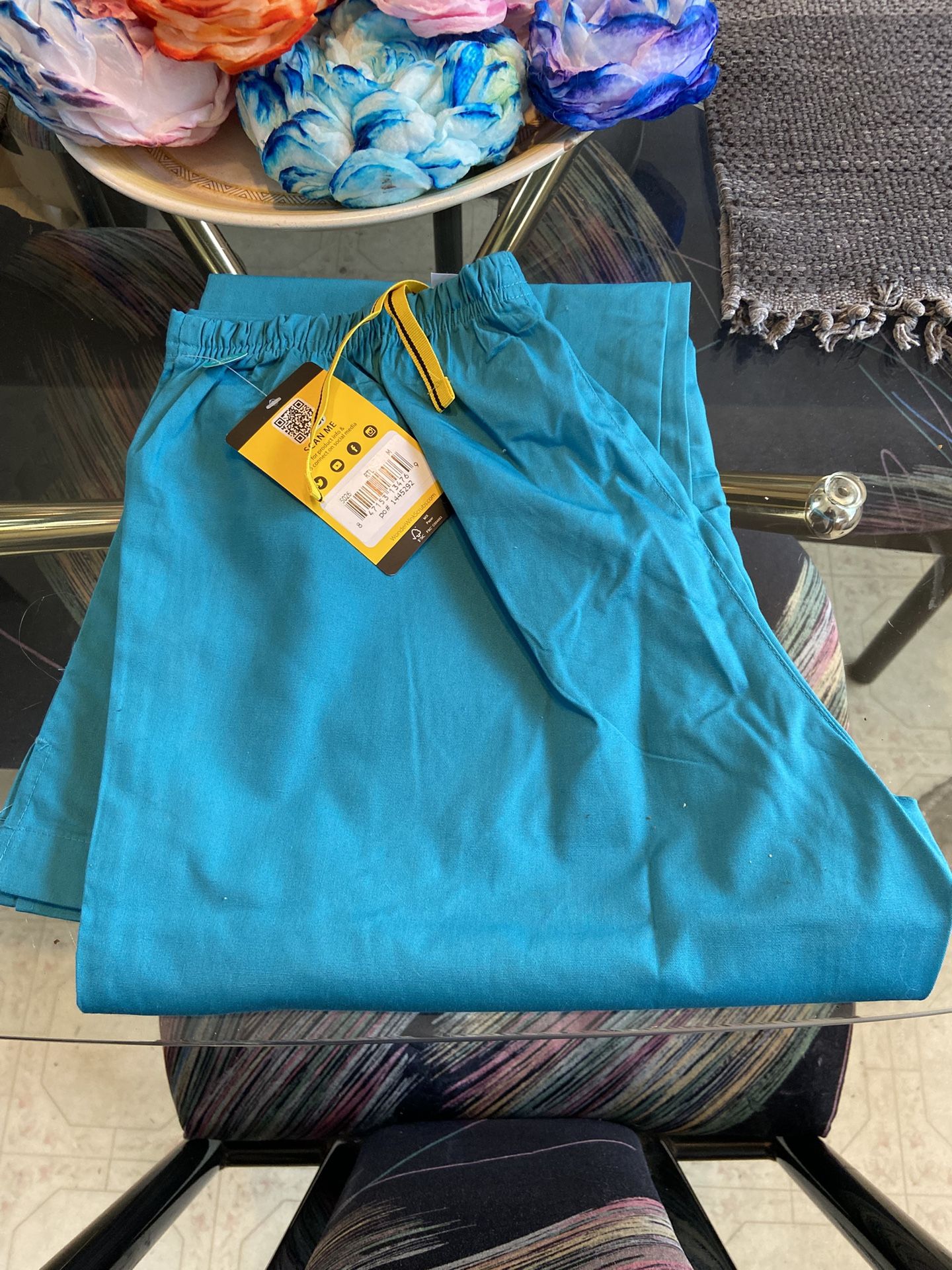 Brand New Wonder Wink Modern Fit Scrubs