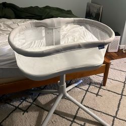 HALO BassiNest Swivel Sleeper 3.0 Baby Bassinet