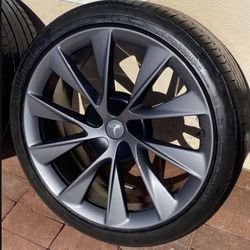 Tesla Models S Twin Turbine