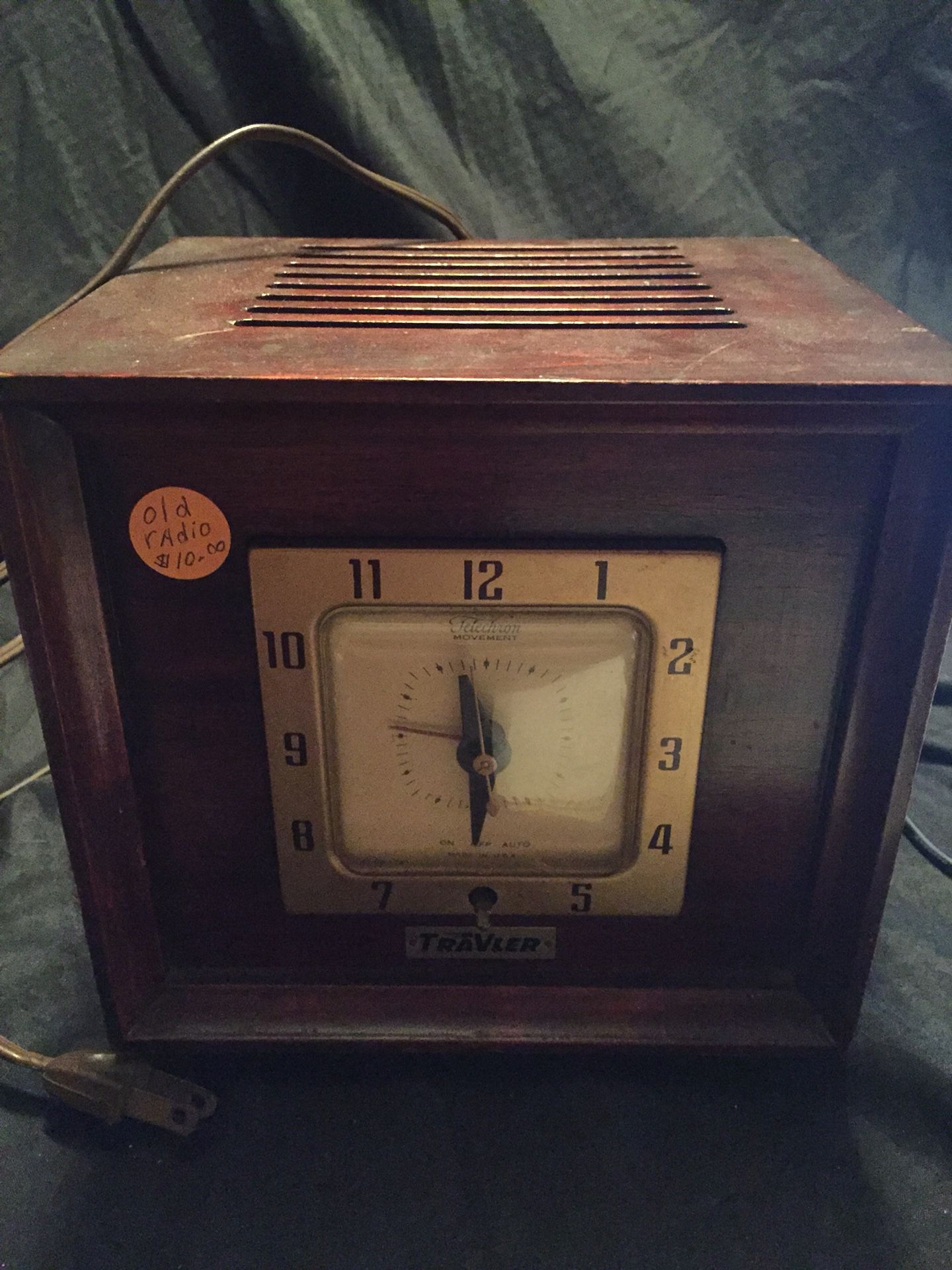 Antique clock radio