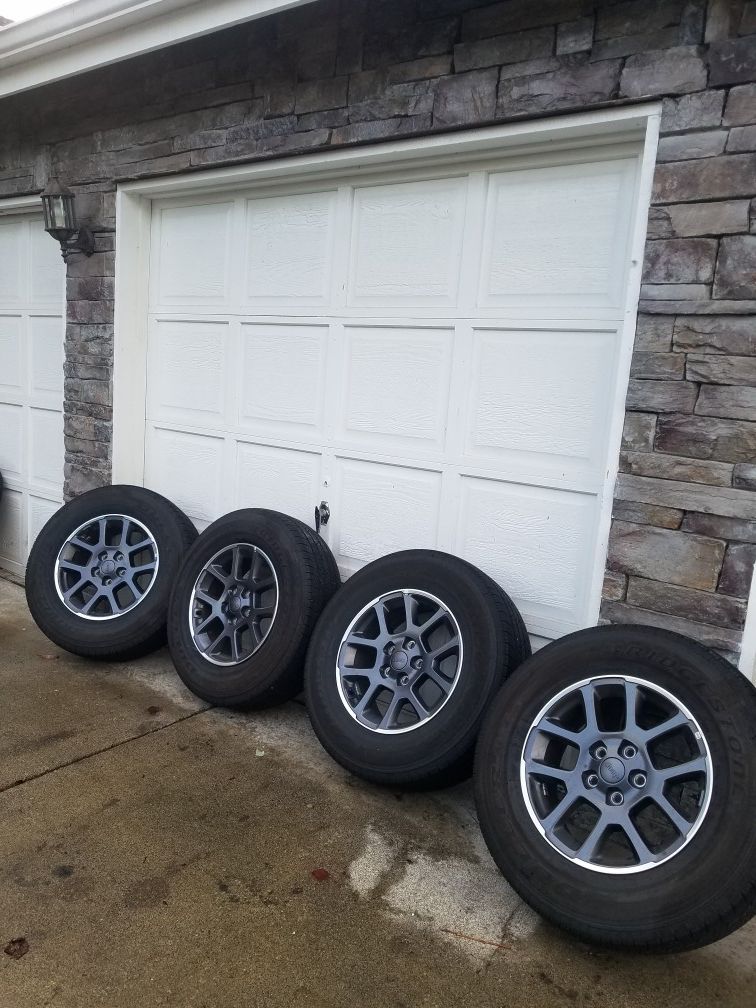 2020 jeep wrangler gladiator wheels and tires. Like new. 18"