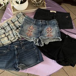 Woman’s Bundle Shorts 