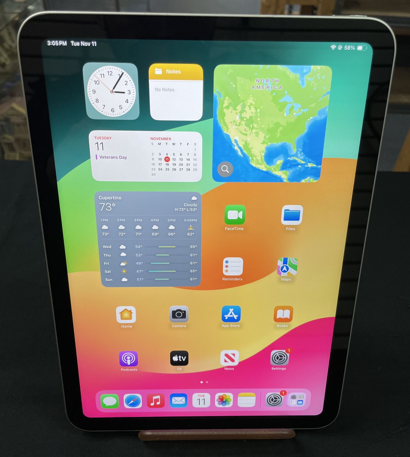 Apple iPad (10th Gen) A2696 64GB Silver