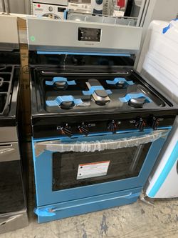Frigidaire 30” gas stove in stainless steel new