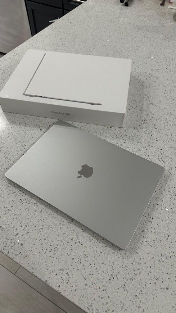 Macbook Air M3 15" Late 2024, 16gb ram
