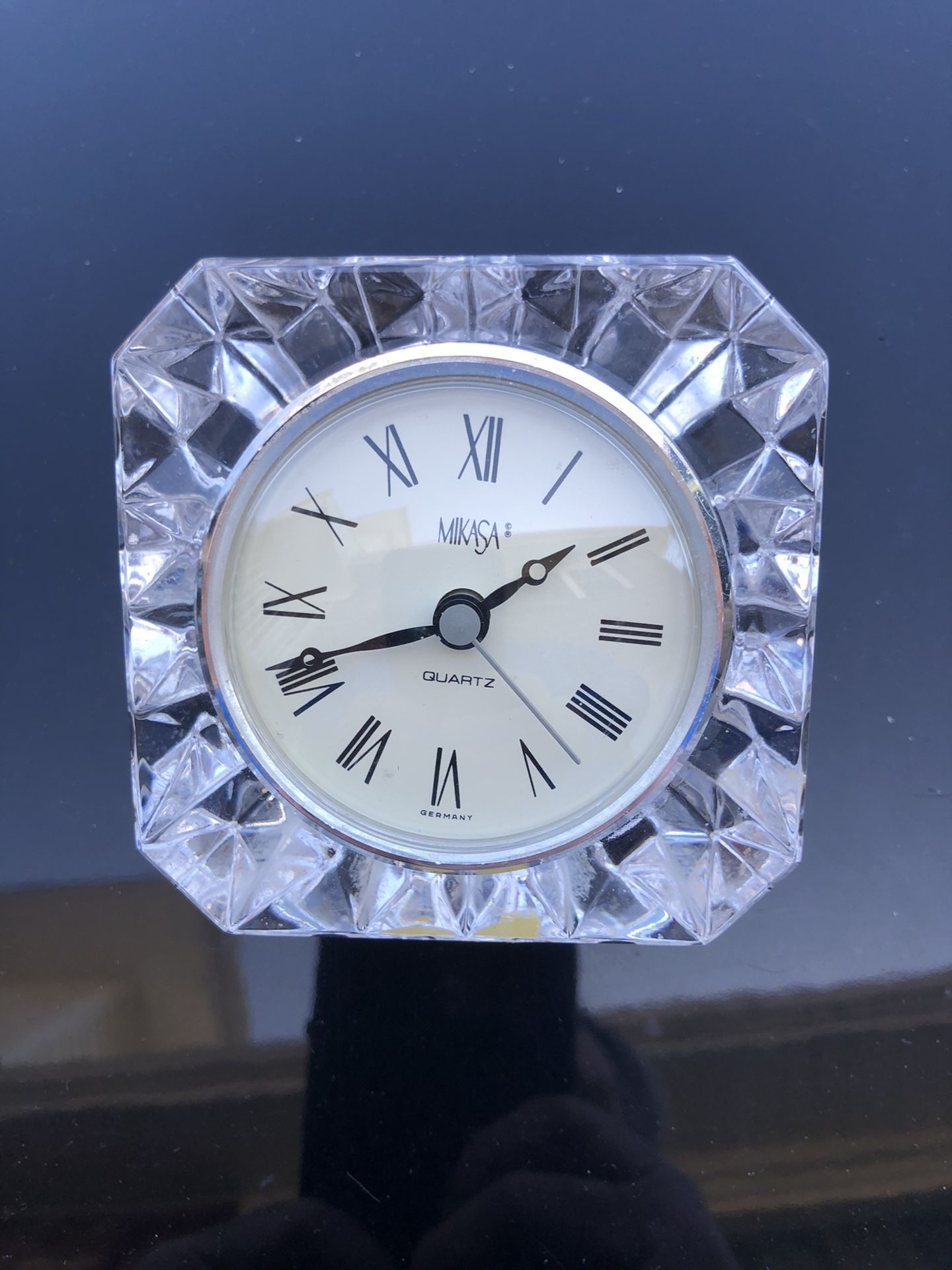 Vintage Mikasa Quartz Crystal Oval Desk/table/mantel Clock