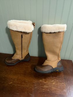 Women’s size 6 leather UGG boots waterproof warm