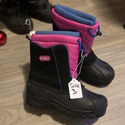 Size 3 Girls Snow Boots LOOK PRETTY NEW 25$