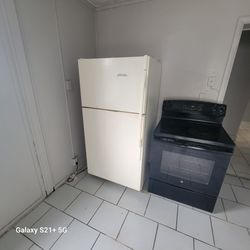 White Top-Freezer Refrigerator