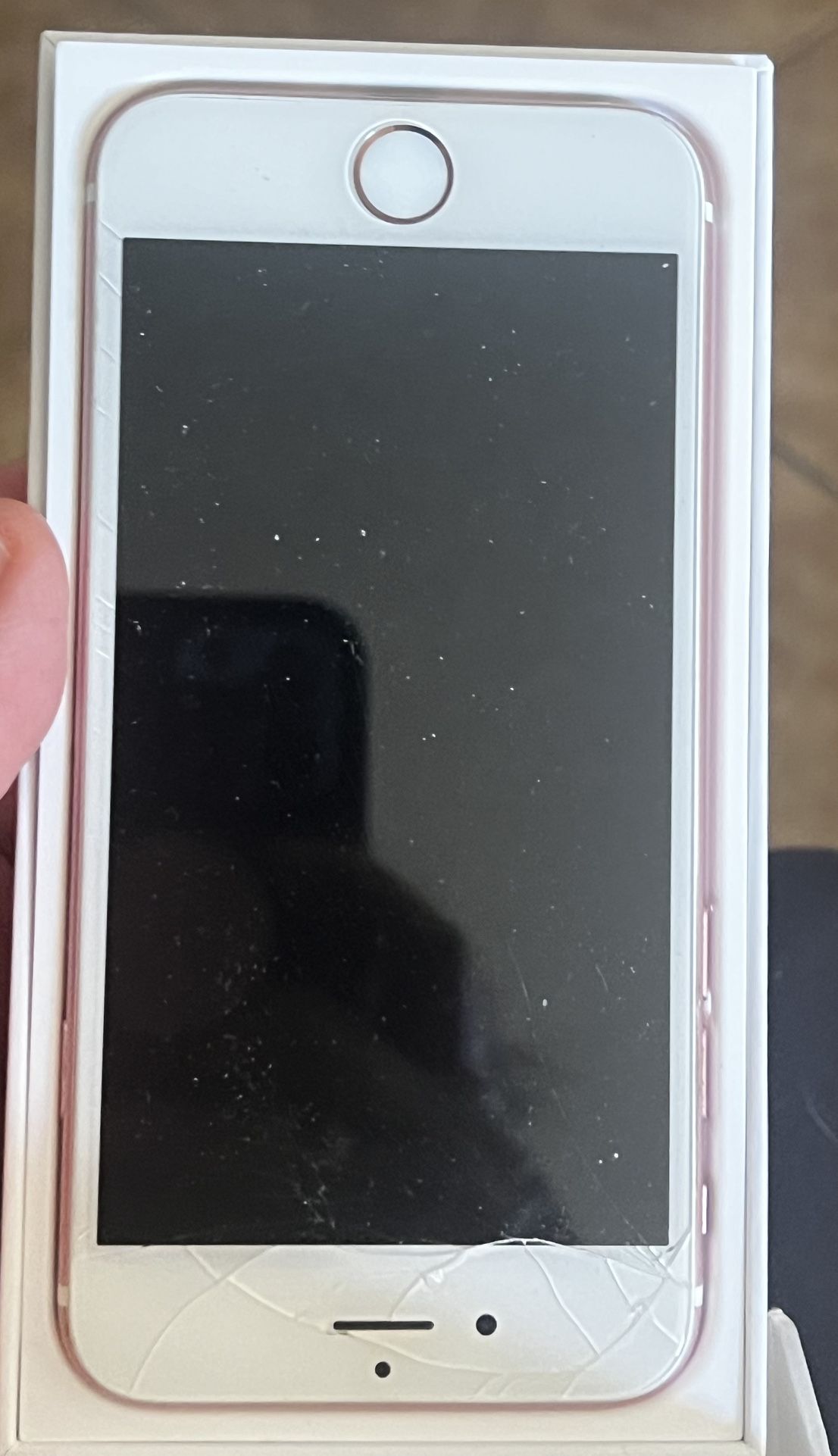 iPhone 6 Glass Broken But Phone Is In A 9/10 Condition! 