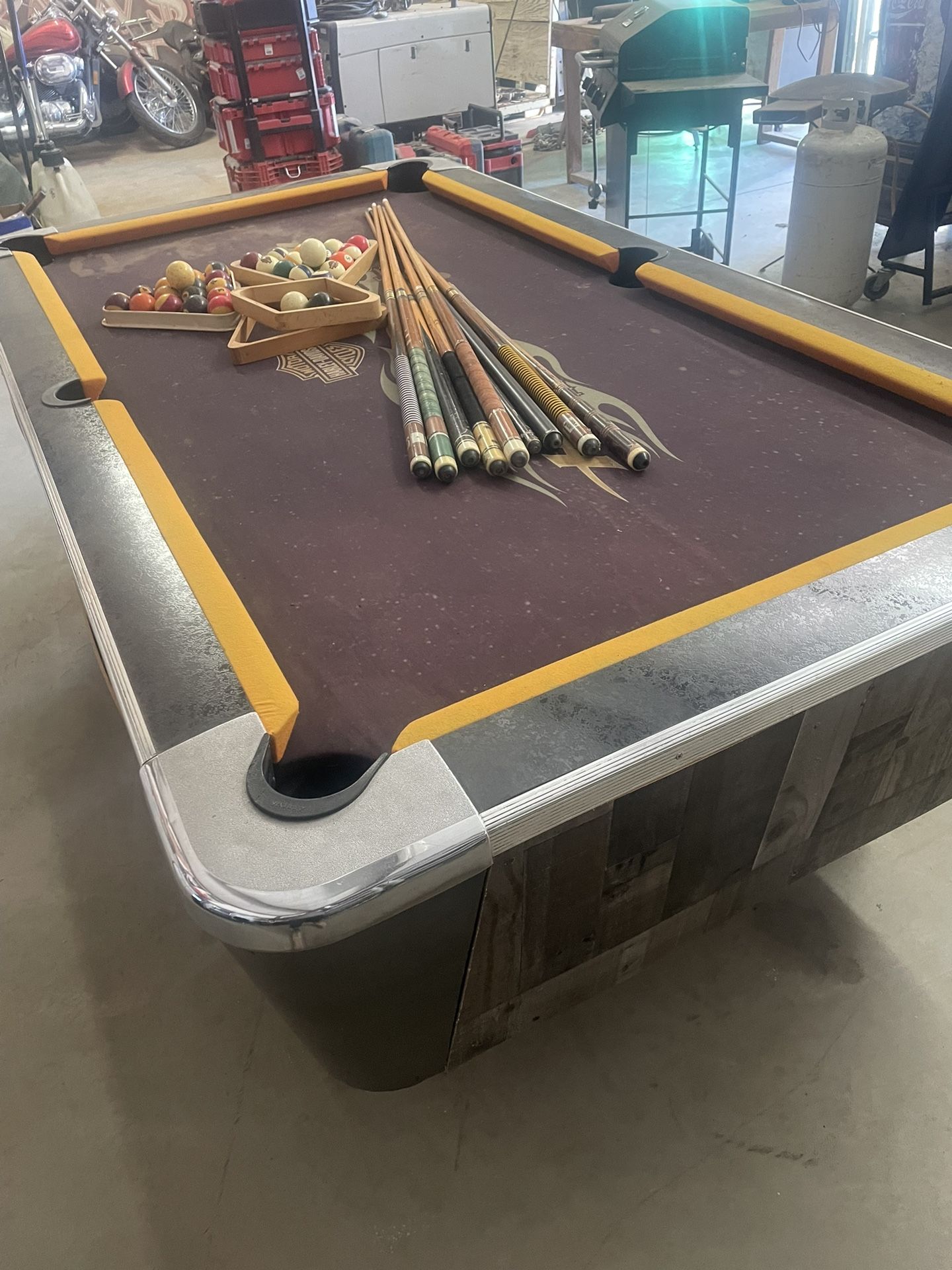 Pool table